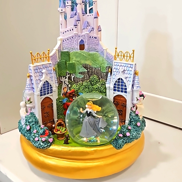 Disney  A Wish Your Heart Makes  3 sided rotating figurine w/snow globes. - Picture 3 of 16